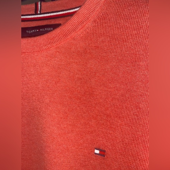 Tommy Hilfiger Men’s Crewneck Knitted Salmon Pink Sweater - Picture 2 of 5